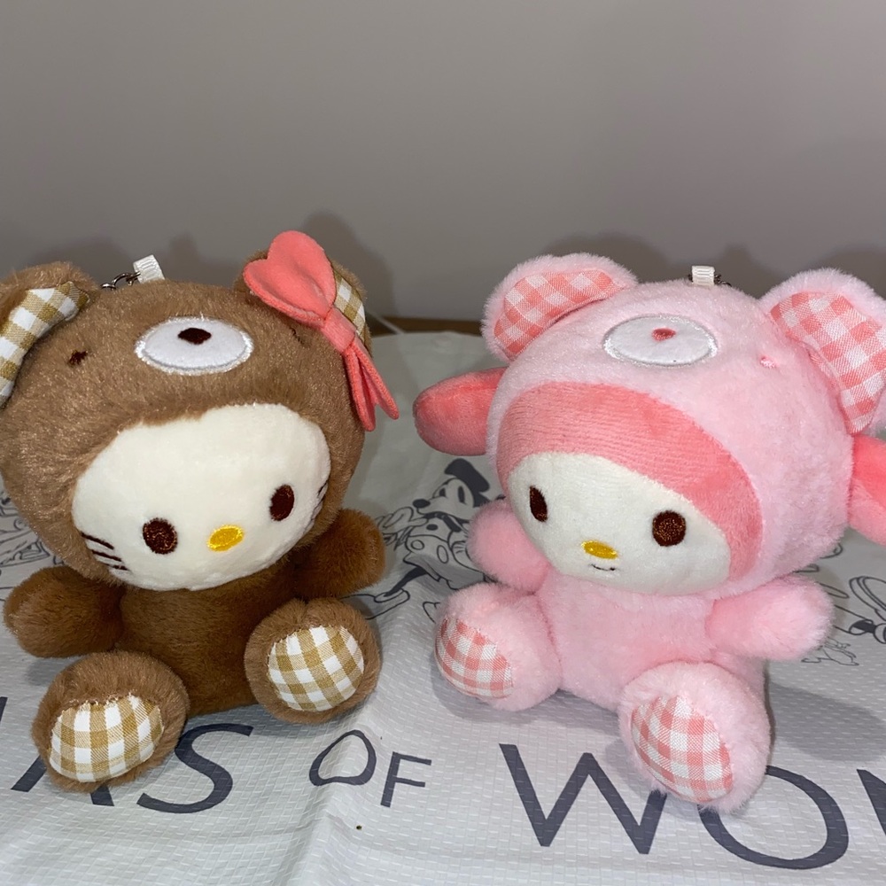 hello kitty with hangings